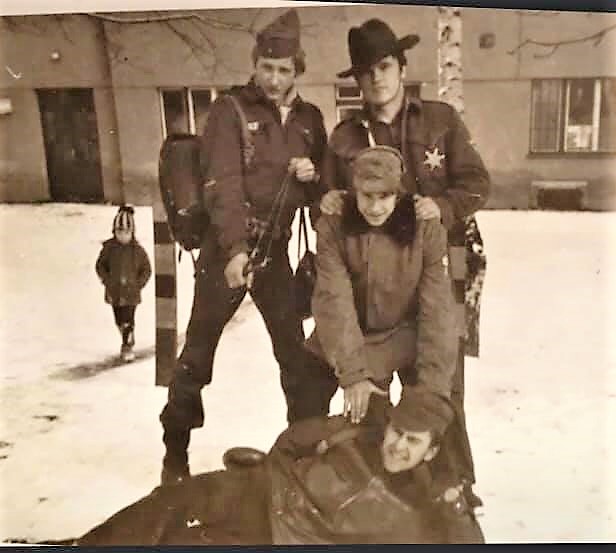 Platenice ndra 1971. Vpravo Delfn.